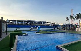 Al-ashkhara Beach منتجع شاطئ الأشخرة Al Sharqiyah